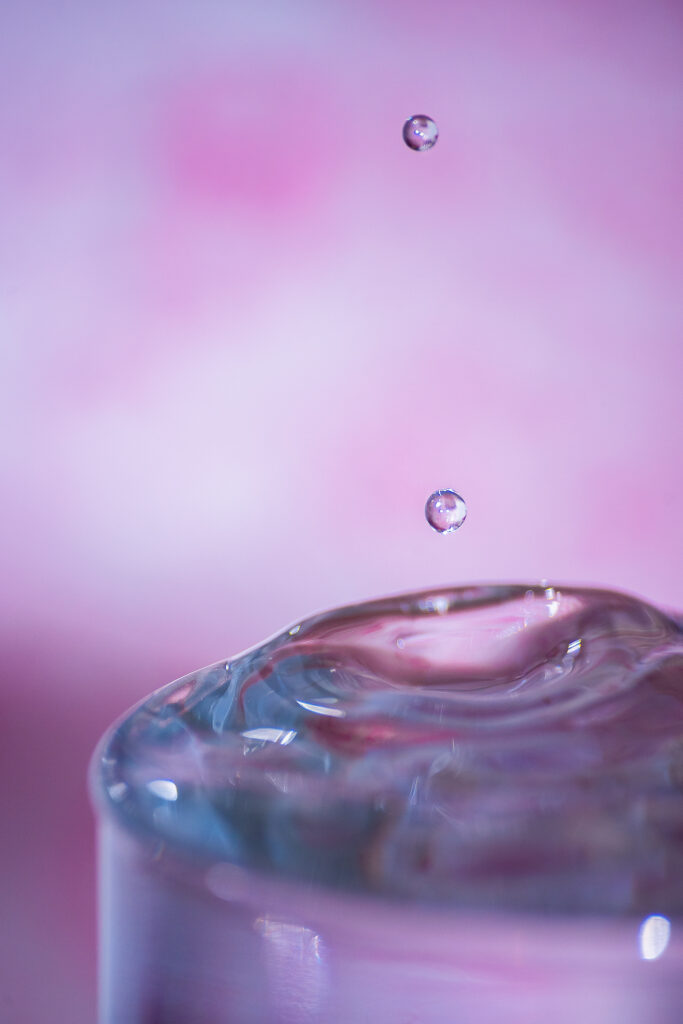 photographie goutte d'eau coloré rose illustration