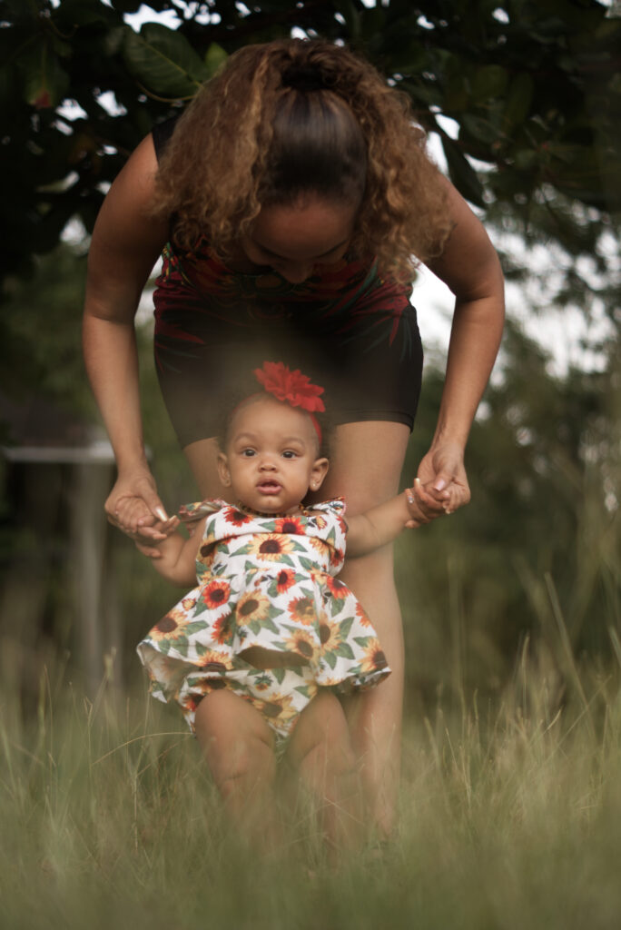 Photographie mère et fille premier pas