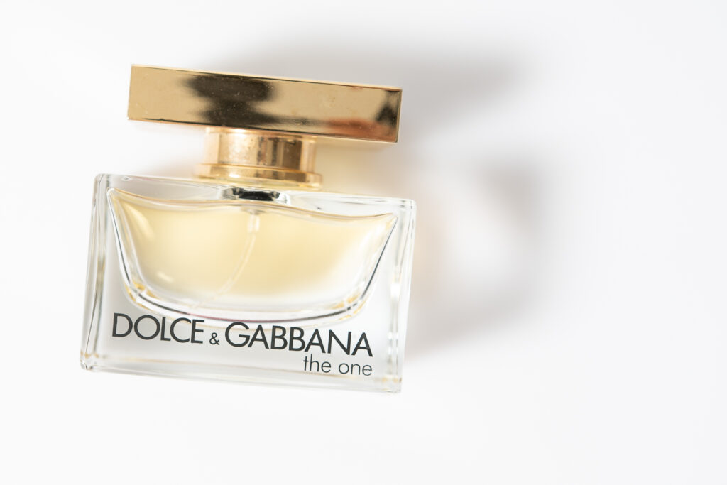 photographie de parfum publicitaire femme